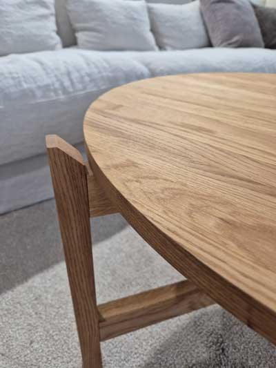 Pyöreä sohvapöytä Optic puukannella, tammi C4