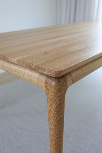 Ruokapöytä Floating, tammi C3