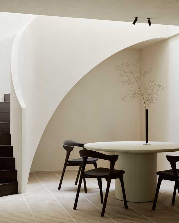 Pyöreä ruokapöytä Elements 150 cm