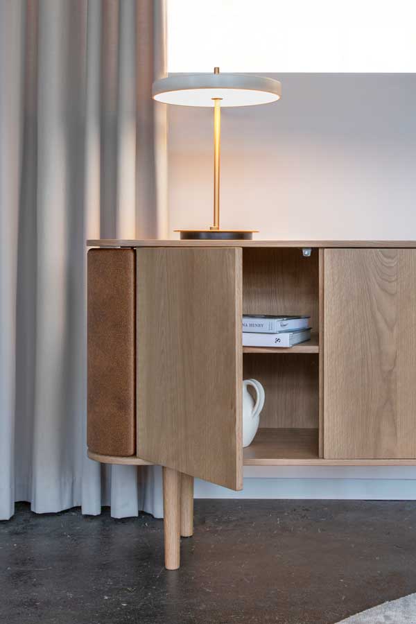 Pöytävalaisin Asteria, Pearl White