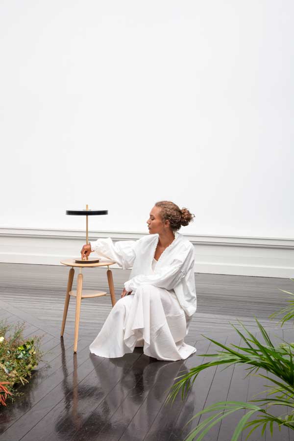 Pöytävalaisin Asteria, Black