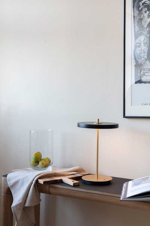 Ladattava pöytävalaisin Asteria Move, Black