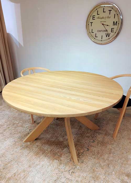 Boknäs kirjahylly, keskiruskea