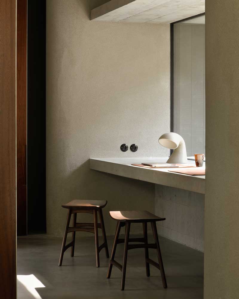 Jakkara Osso, tiikki ruskea