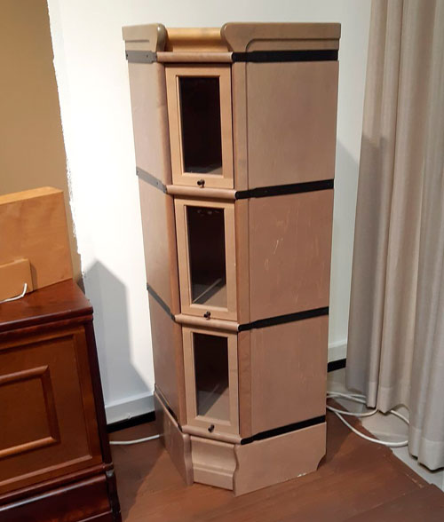 Boknäs kirjahyllyn nurkka, woodwash